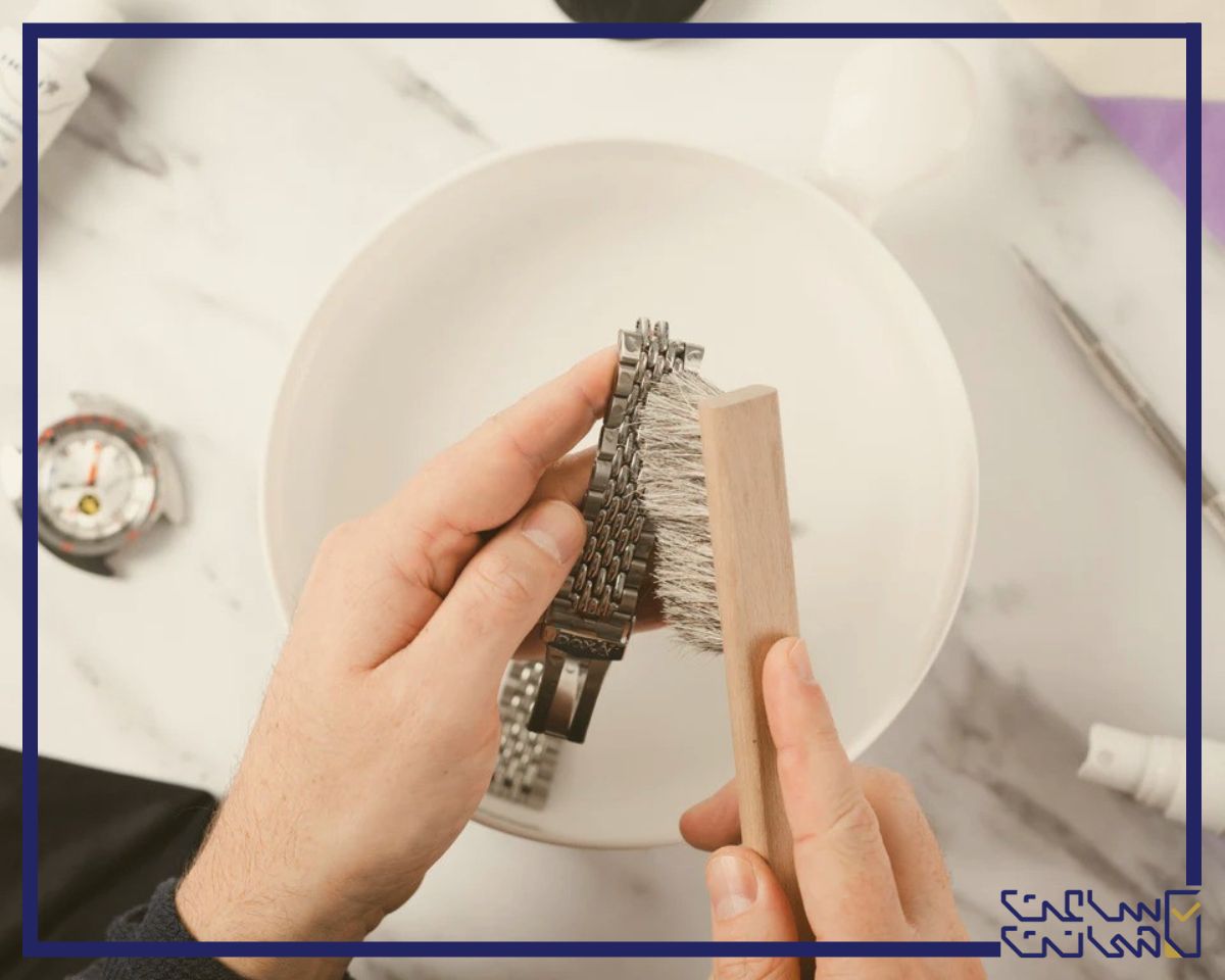 تمیز کردن بند استیل ساعت